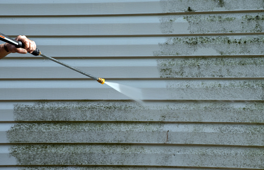 How to Choose the Right Professional Pressure Washing Company